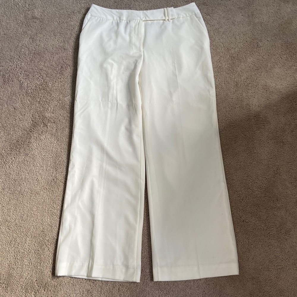 White pants, stretch, NWT. Worthington 12P.